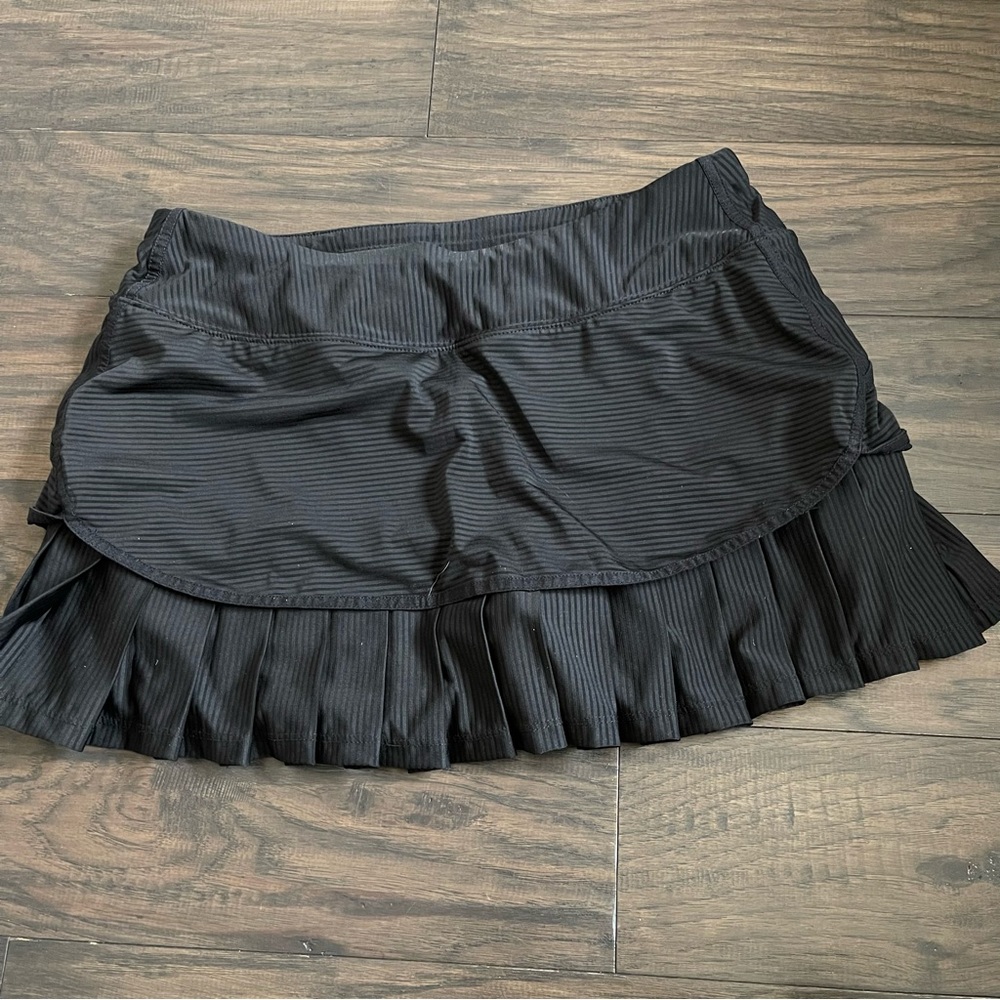 Athleta size medium skort black striped